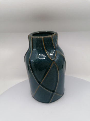 Keramická váza s moderným vyvýšeným dizajnom 14x22cm